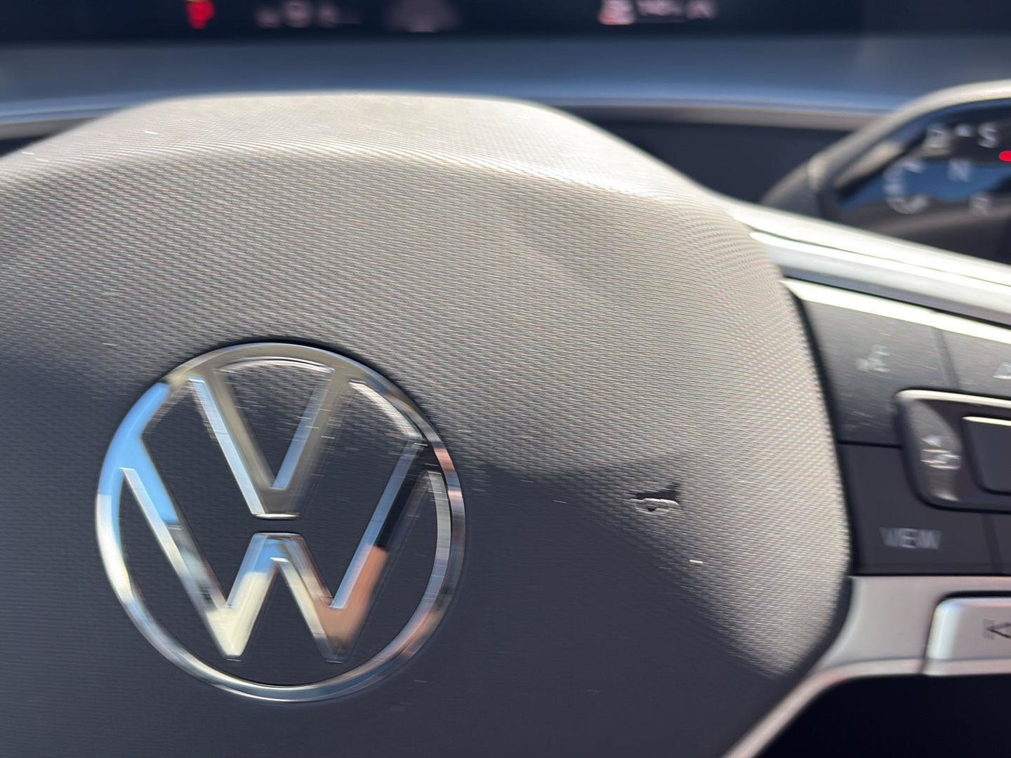 Certified 2025 Volkswagen Tiguan SE w/ Panoramic Sunroof Package AWD/4WD image 20