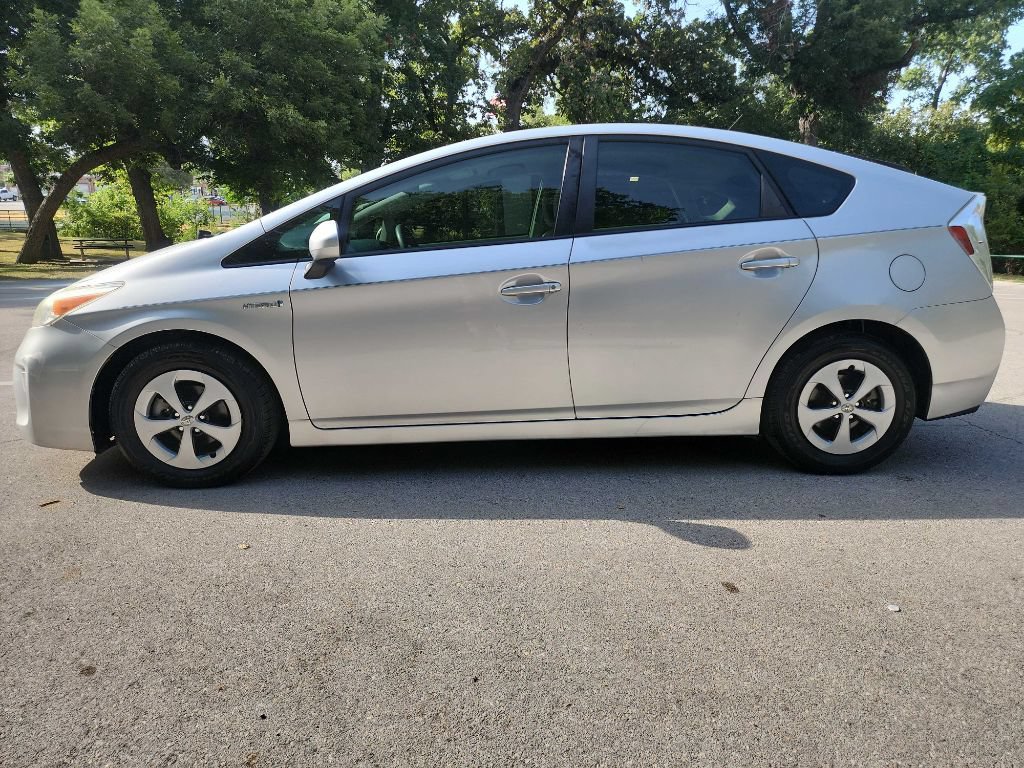Used 2014 Toyota Prius Two FWD image 40
