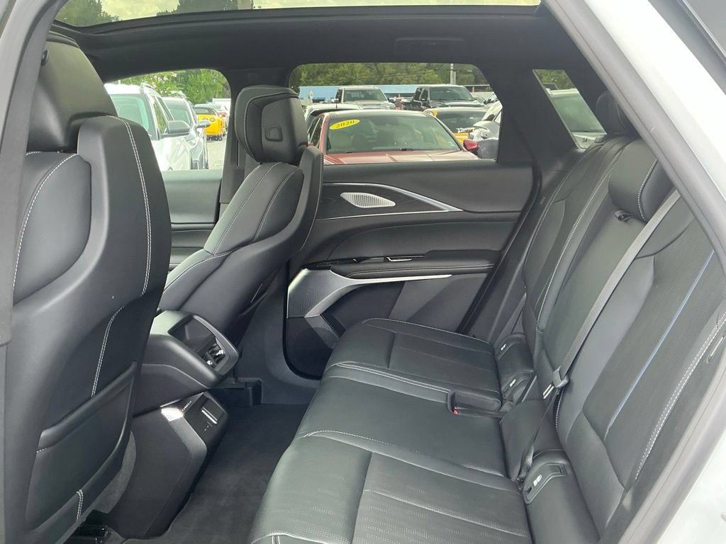 Used 2024 Cadillac Lyriq Sport AWD/4WD image 31