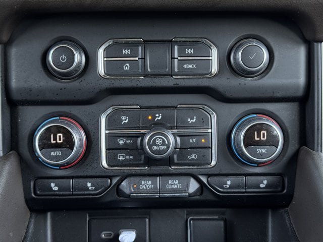 Used 2022 Chevrolet Tahoe Z71 w/ Luxury Package AWD/4WD image 20