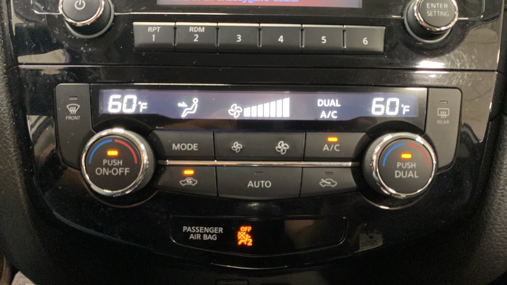 Used 2017 Nissan Rogue SV FWD image 16