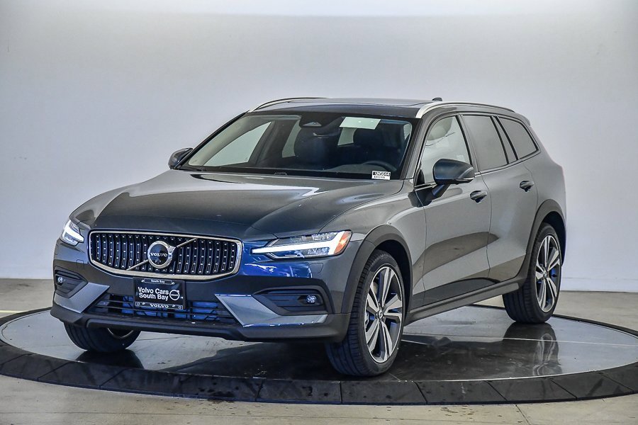 New 2026 Volvo V60 B5 Cross Country Plus w/ Climate Package