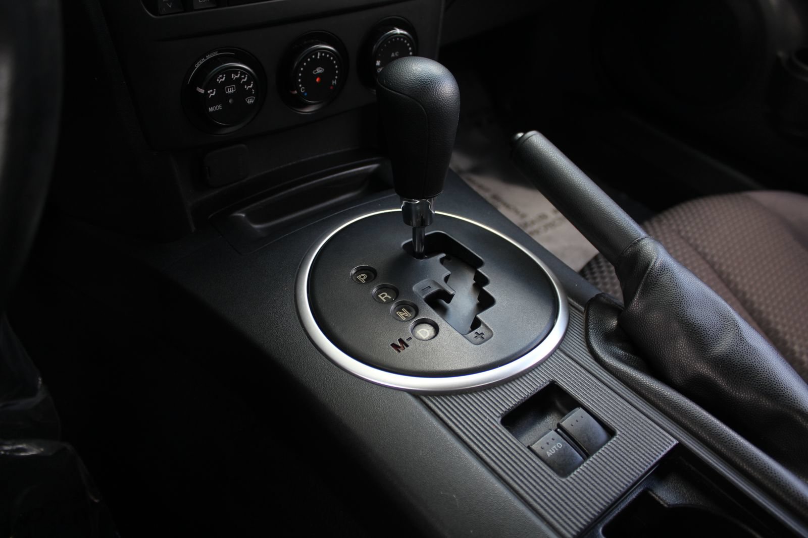 Used 2006 MAZDA MX-5 Miata Touring RWD image 16