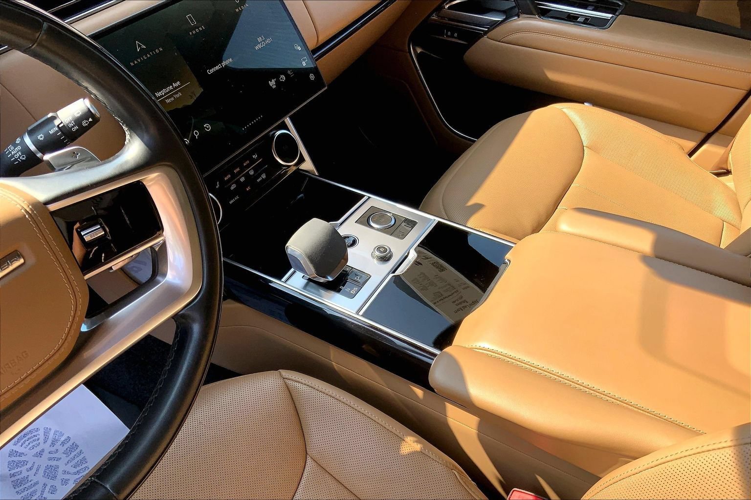 Certified 2023 Land Rover Range Rover Long Wheelbase SE AWD/4WD image 16