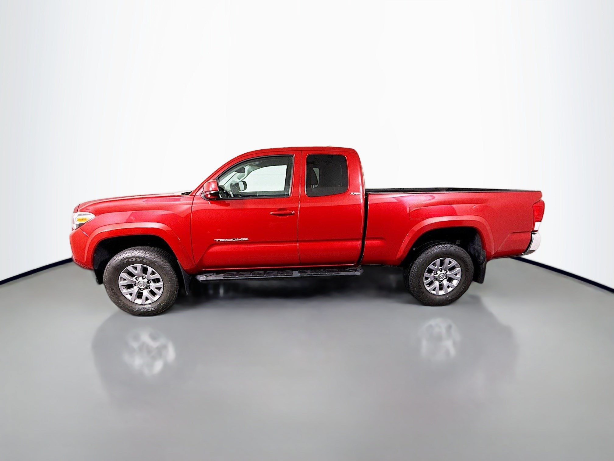 Used 2017 Toyota Tacoma SR5 w/ Tow Package RWD image 6