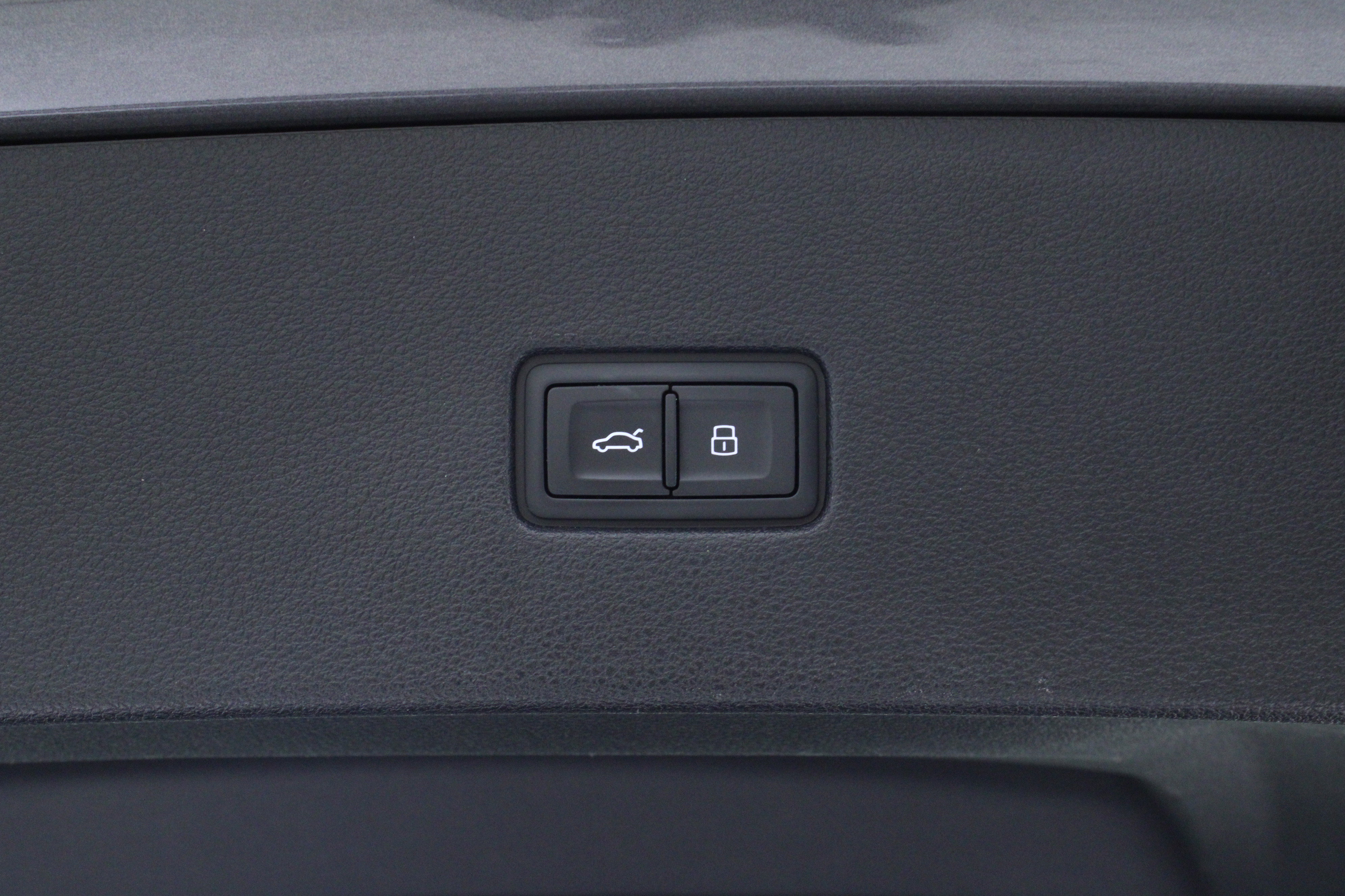 Used 2019 Audi Q8 Premium image 12