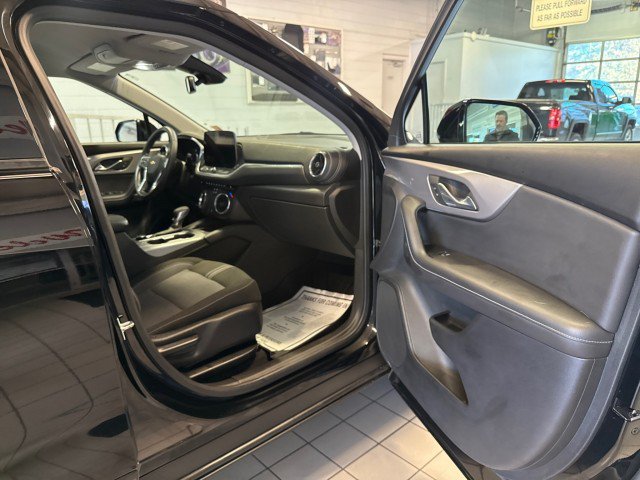 Used 2025 Chevrolet Blazer LT w/ Convenience Package FWD image 28