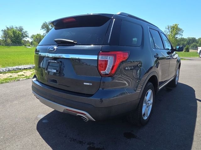 Used 2017 Ford Explorer XLT w/ Equipment Group 202A AWD/4WD image 8