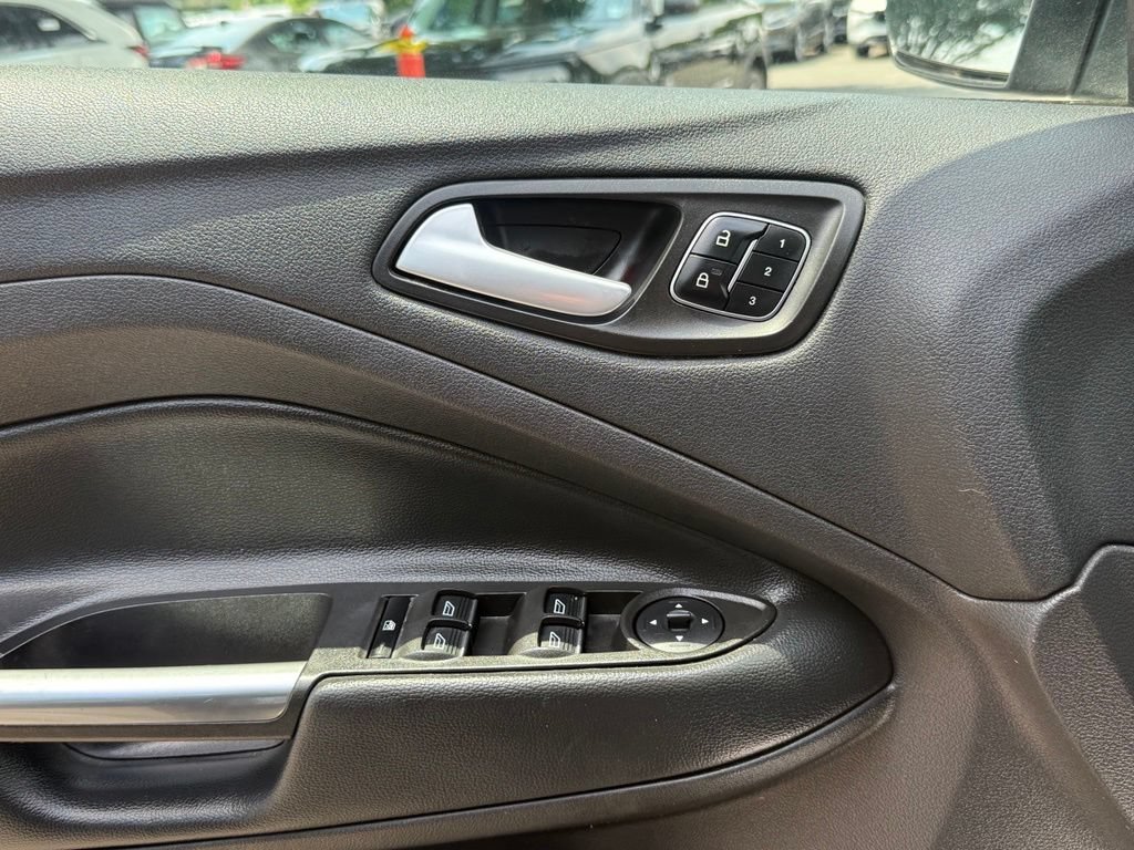 Used 2017 Ford Escape Titanium AWD/4WD image 18