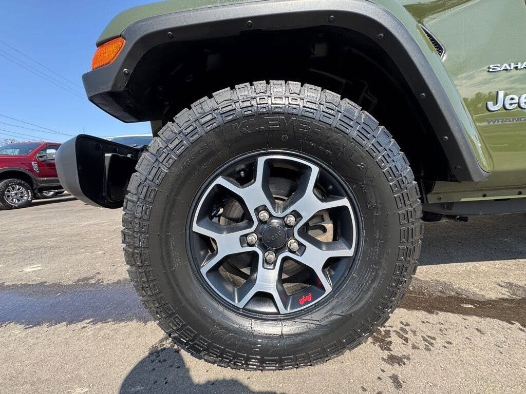 Used 2023 Jeep Wrangler Sahara AWD/4WD image 52