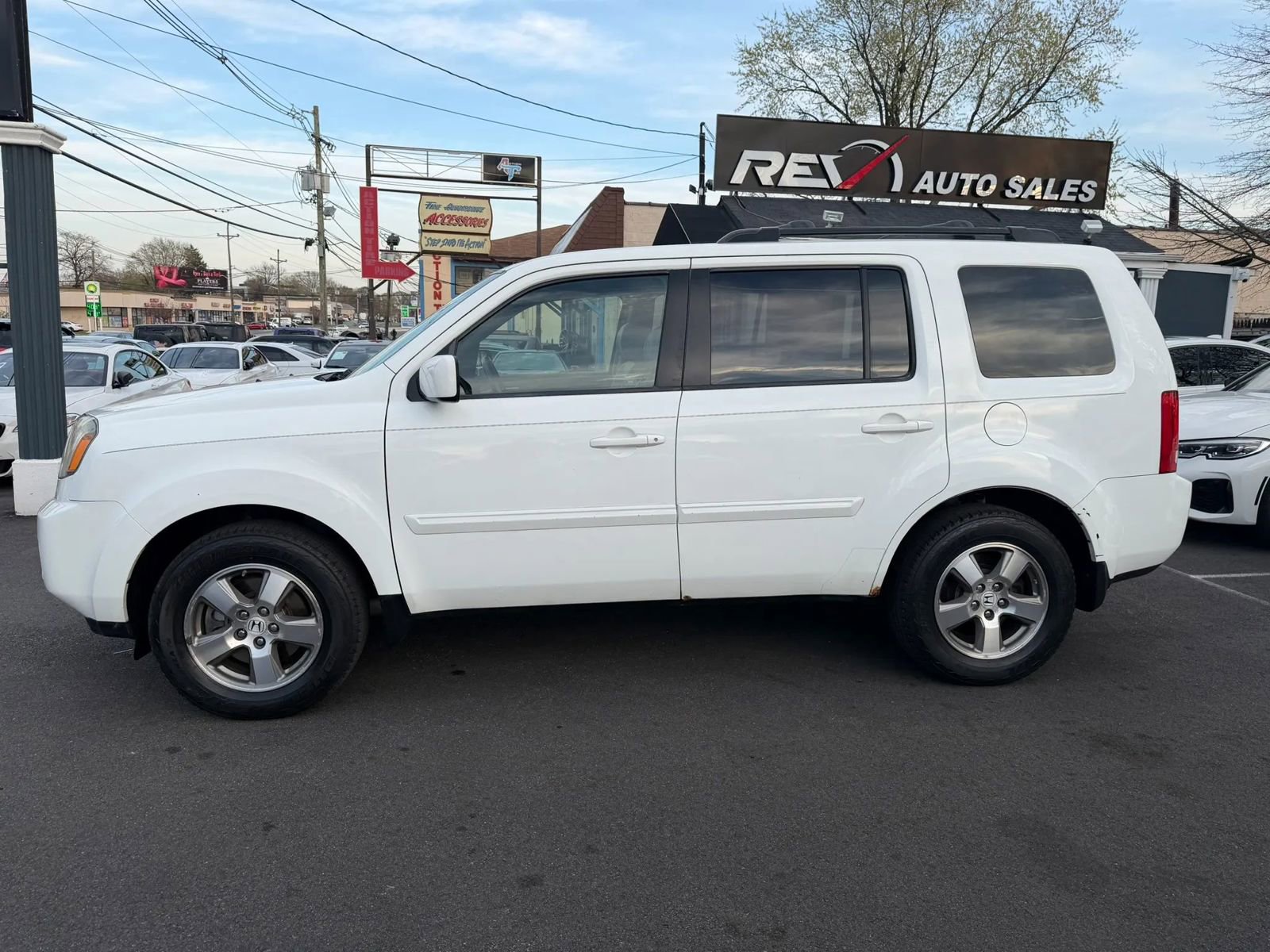 Used 2010 Honda Pilot EX-L image 2