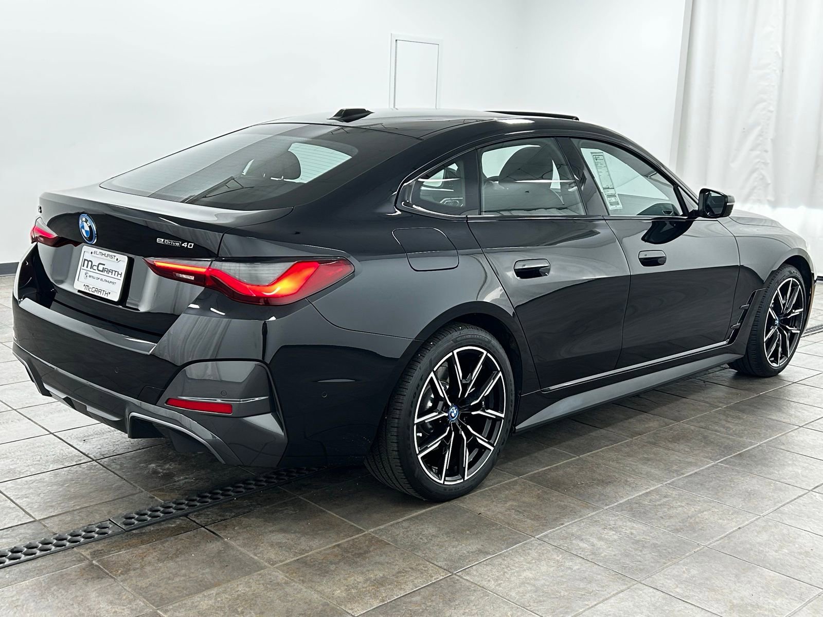 Used 2022 BMW i4 eDrive40 w/ M Sport Package image 5