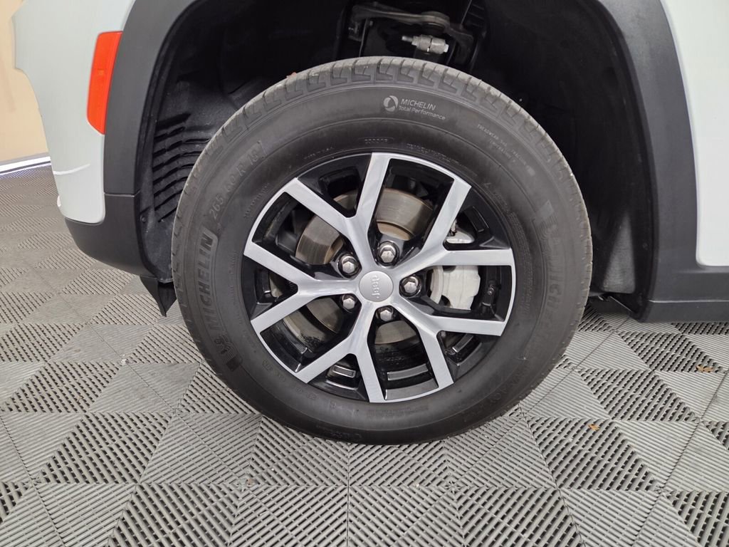 Certified 2025 Jeep Grand Cherokee Limited image 10