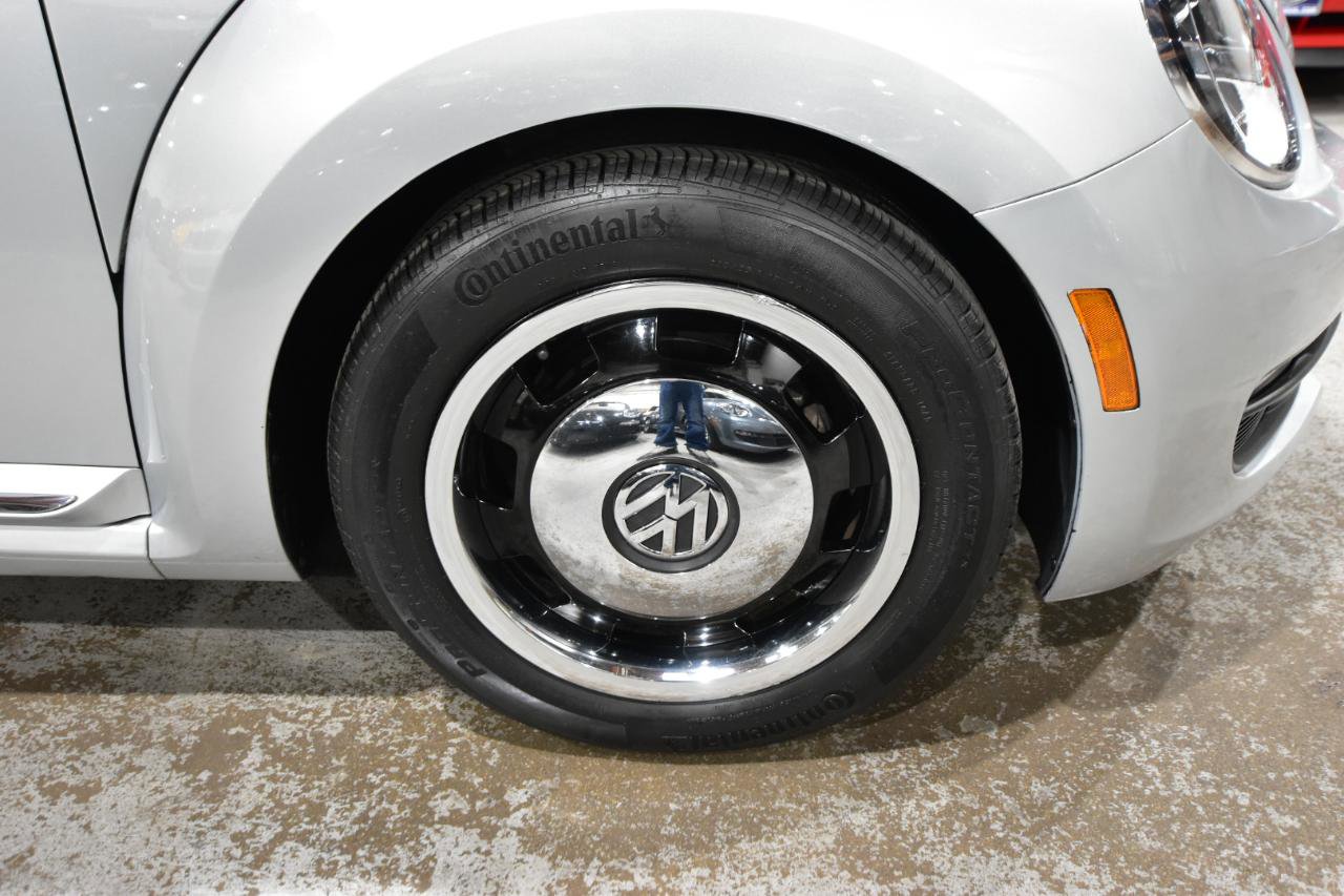 Used 2015 Volkswagen Beetle 1.8T Classic FWD image 44