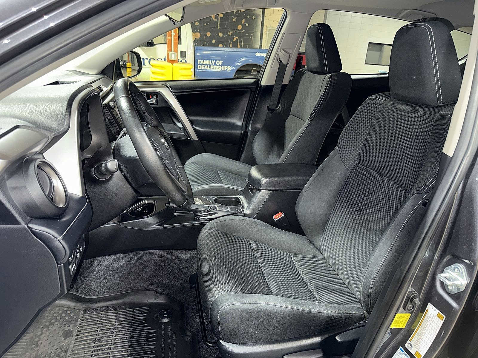 Used 2018 Toyota RAV4 XLE AWD/4WD image 14