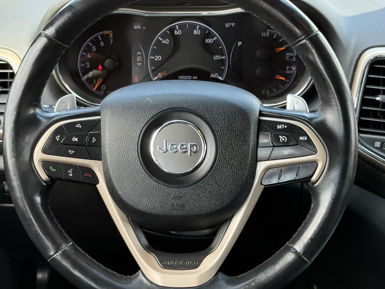 Used 2017 Jeep Grand Cherokee Laredo RWD image 12