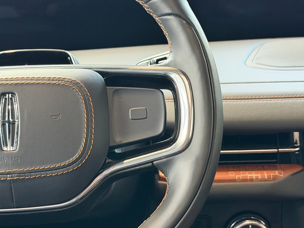 New 2025 Lincoln Navigator Black Label AWD/4WD image 12