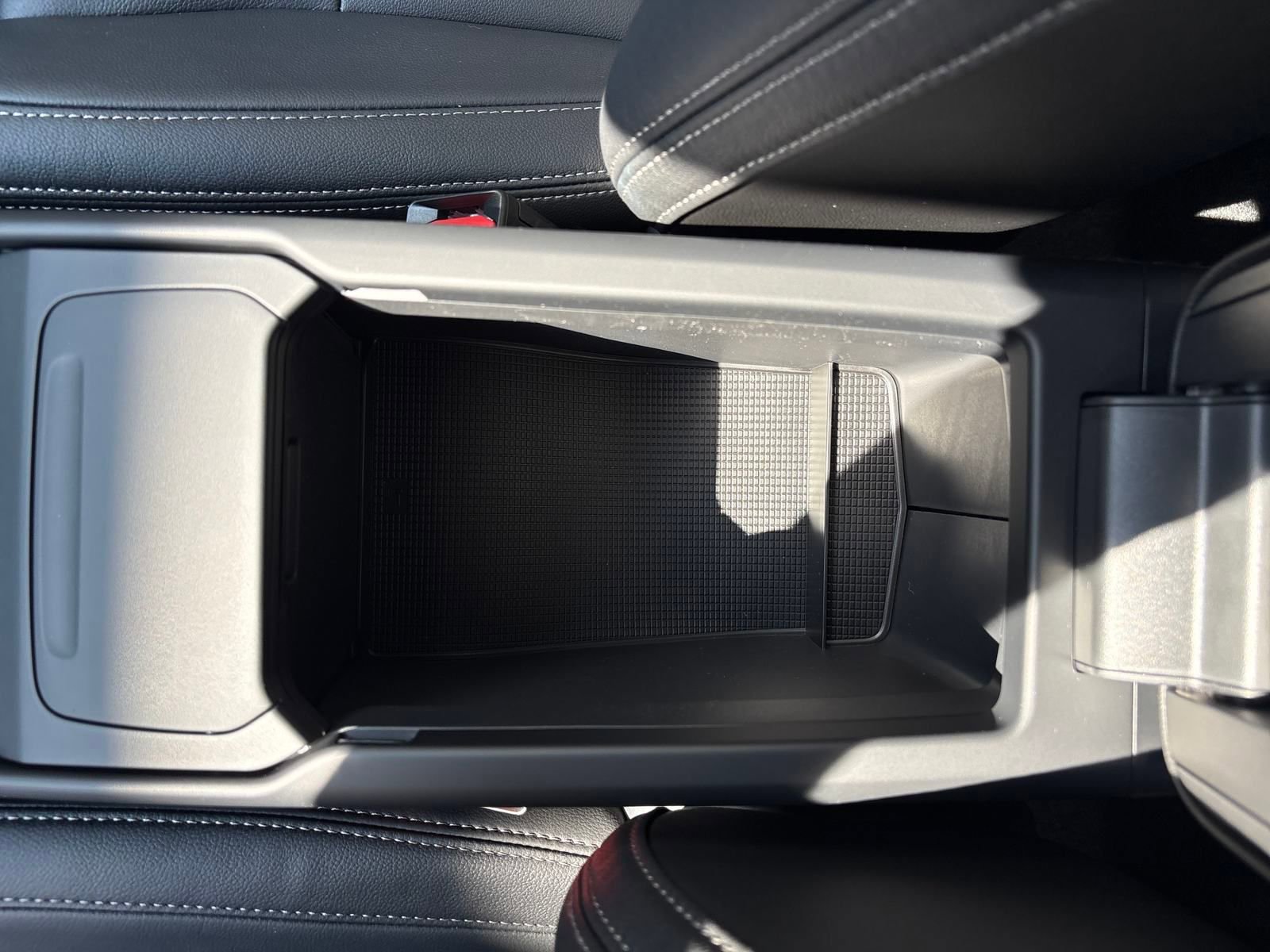 New 2026 Volvo XC40 B5 Plus w/ Protection Package Premier image 34