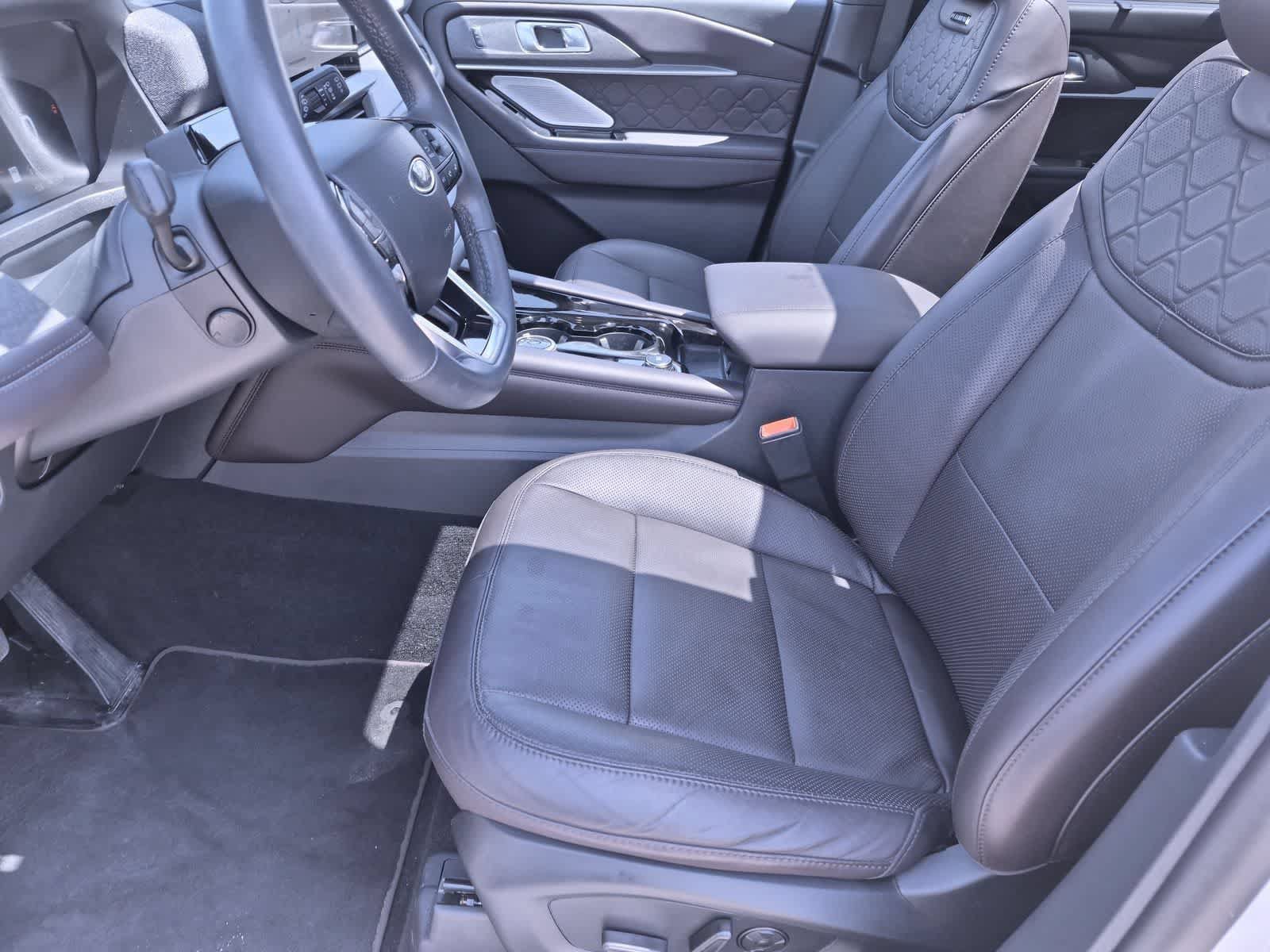 Used 2025 Ford Explorer Platinum w/ Ultimate Package AWD/4WD image 16