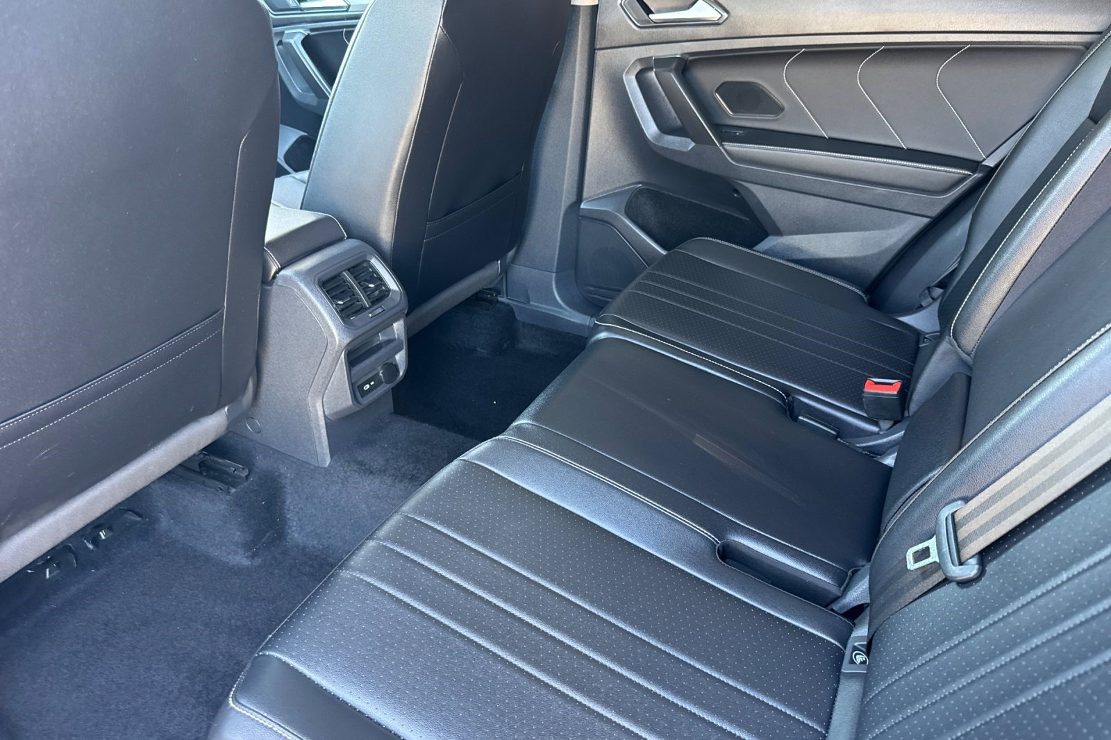 Used 2022 Volkswagen Tiguan SE AWD/4WD image 26