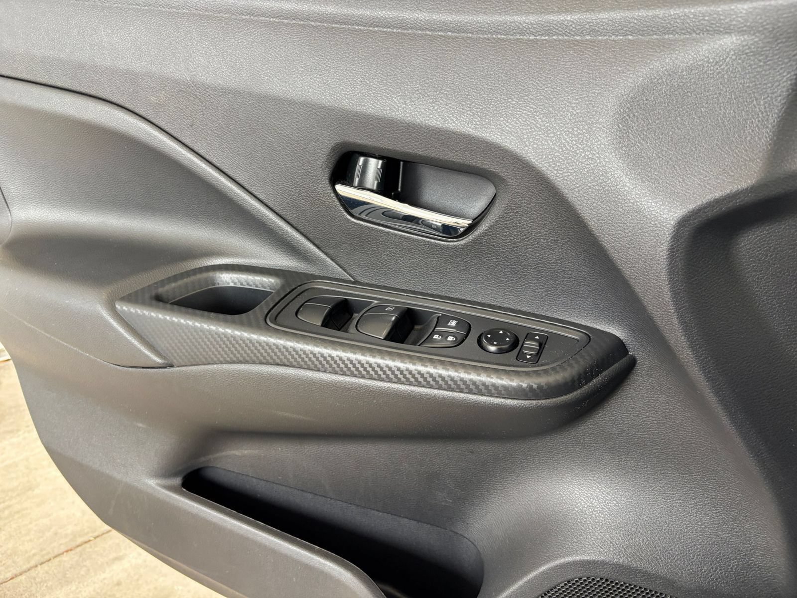 Used 2025 Nissan Versa SV FWD image 18