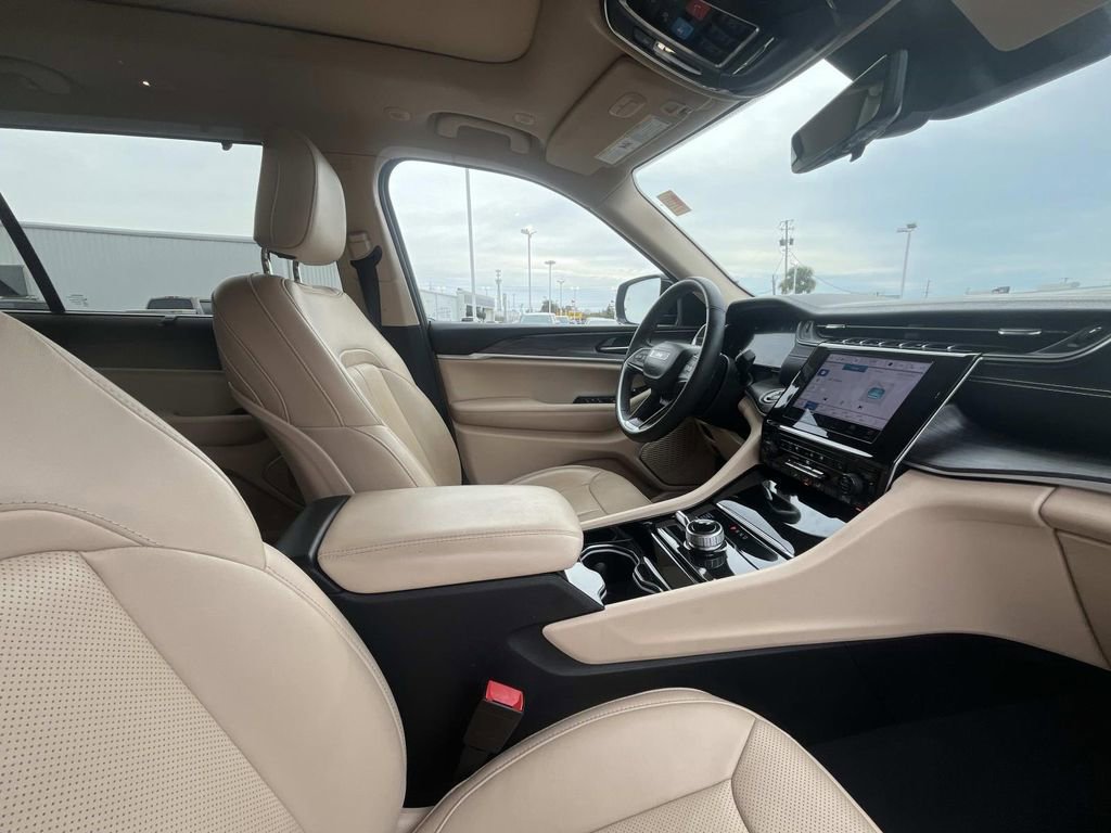 Used 2022 Jeep Grand Cherokee L Limited w/ Luxury Tech Group II image 21