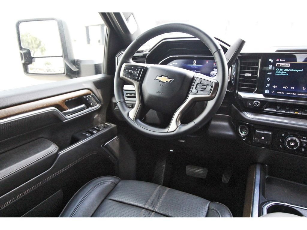 Used 2024 Chevrolet Silverado 2500 High Country w/ High Country Premium Package image 8