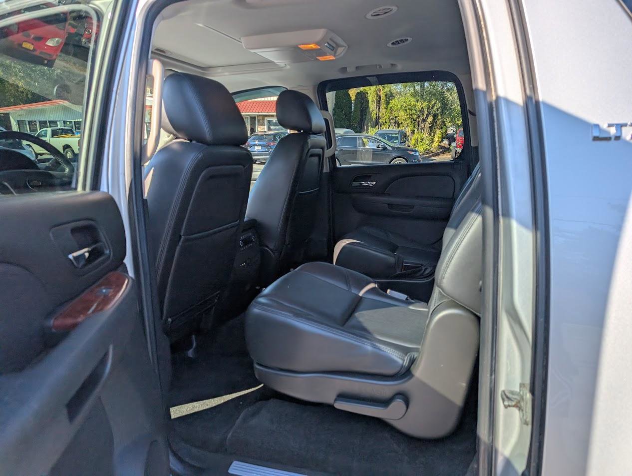 Used 2013 Chevrolet Suburban LTZ AWD/4WD image 8
