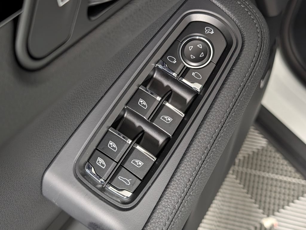 New 2026 Porsche Macan AWD/4WD image 27