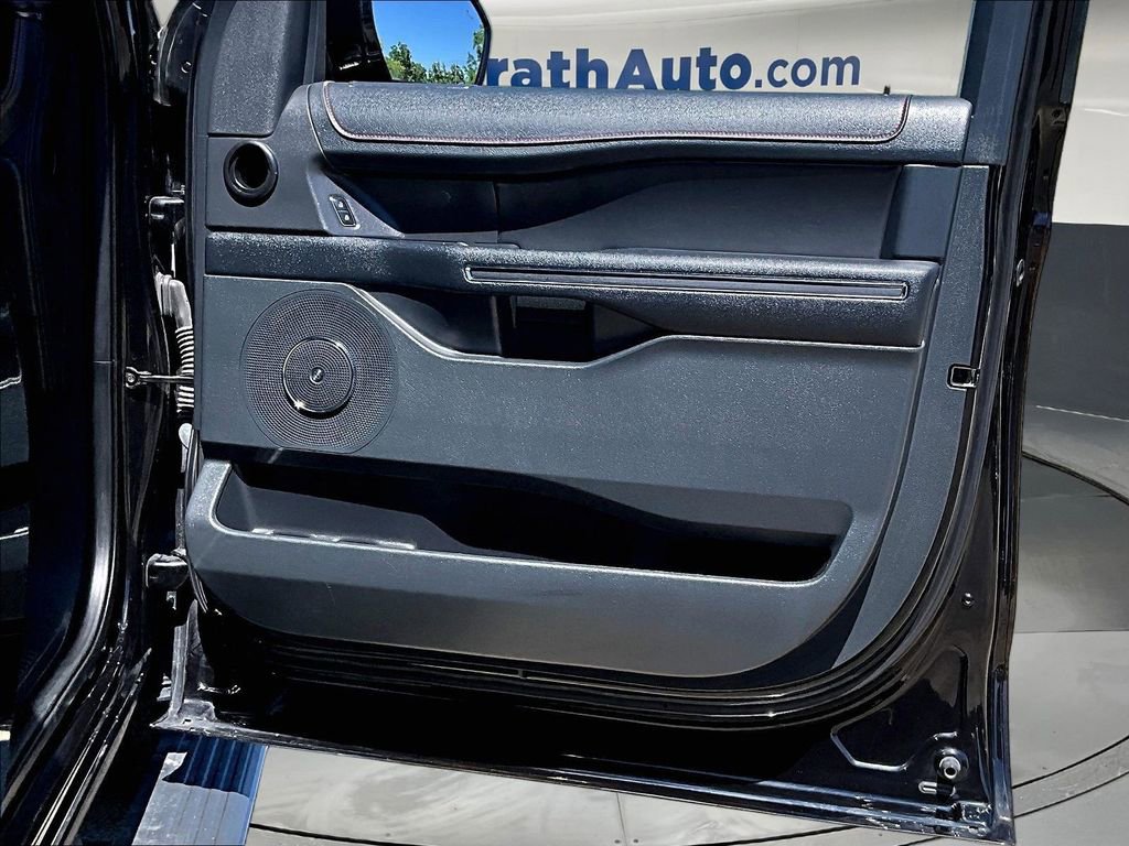 Used 2022 Ford Expedition Limited w/ Equipment Group 303A AWD/4WD image 32