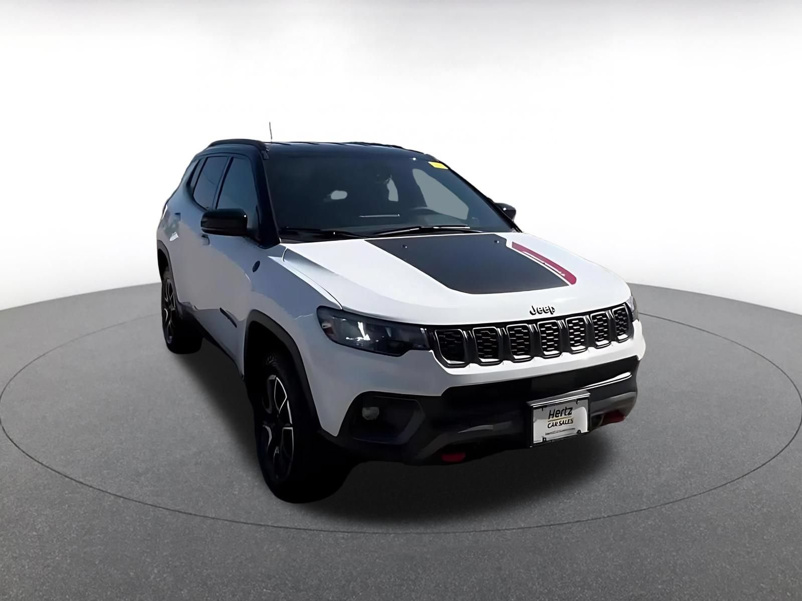 Used 2025 Jeep Compass Trailhawk AWD/4WD image 3