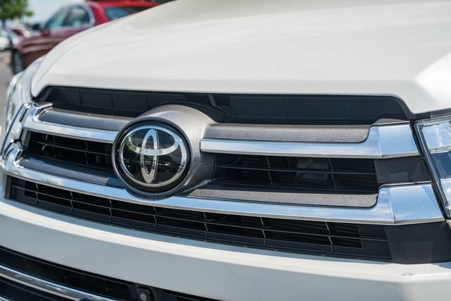Used 2019 Toyota Highlander Limited Platinum AWD/4WD image 11