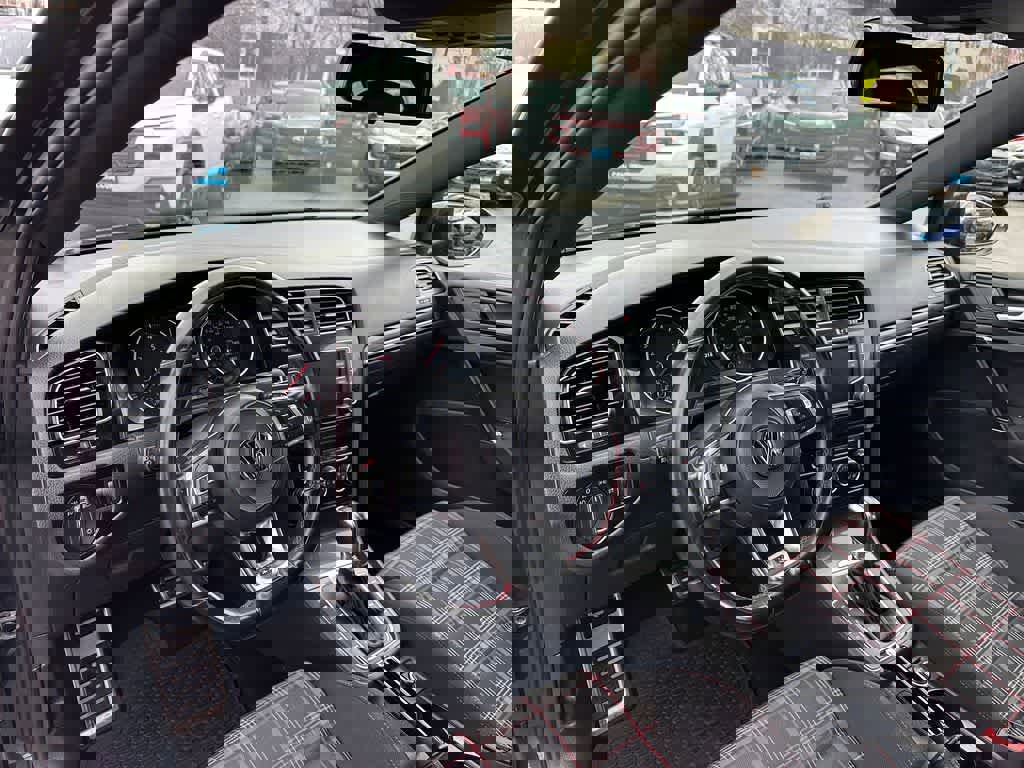 Used 2017 Volkswagen GTI S image 2