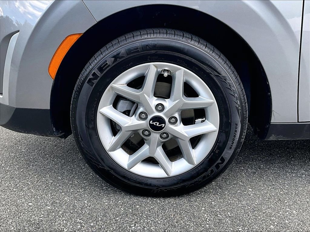 Used 2025 Kia Soul LX w/ LX Technology Package FWD image 7