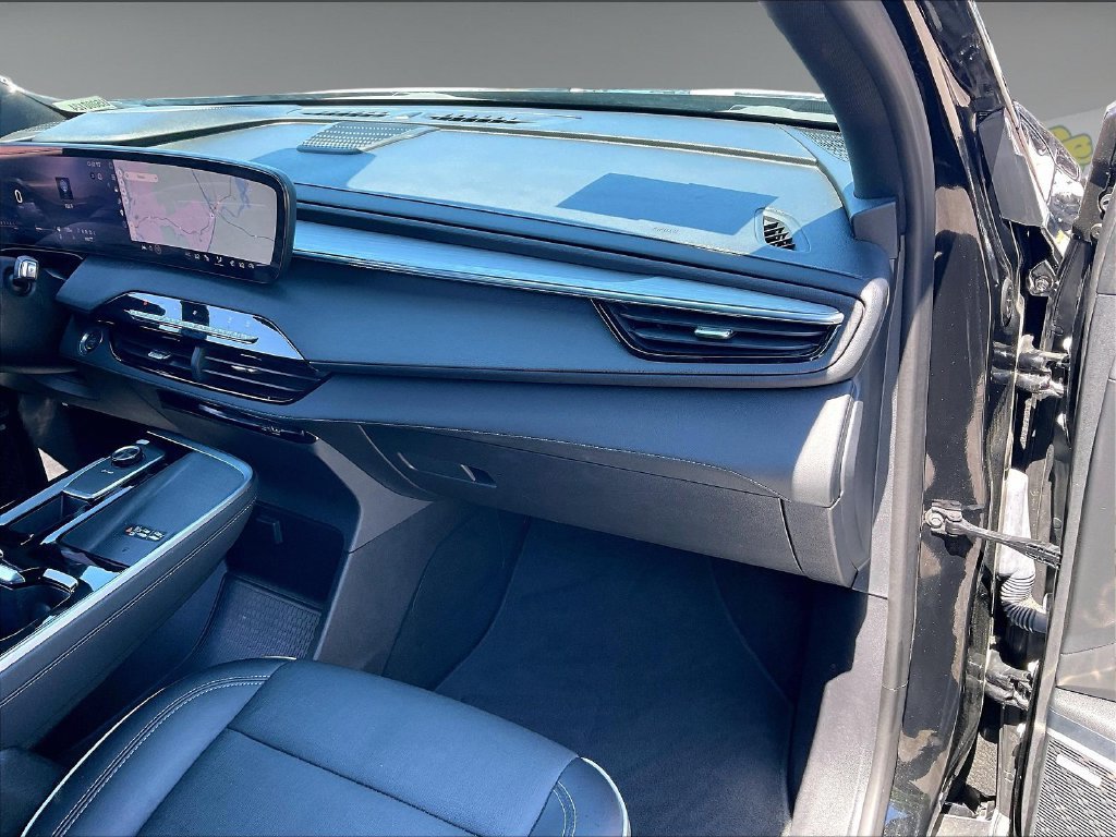 Used 2025 Buick Enclave Preferred AWD/4WD image 12