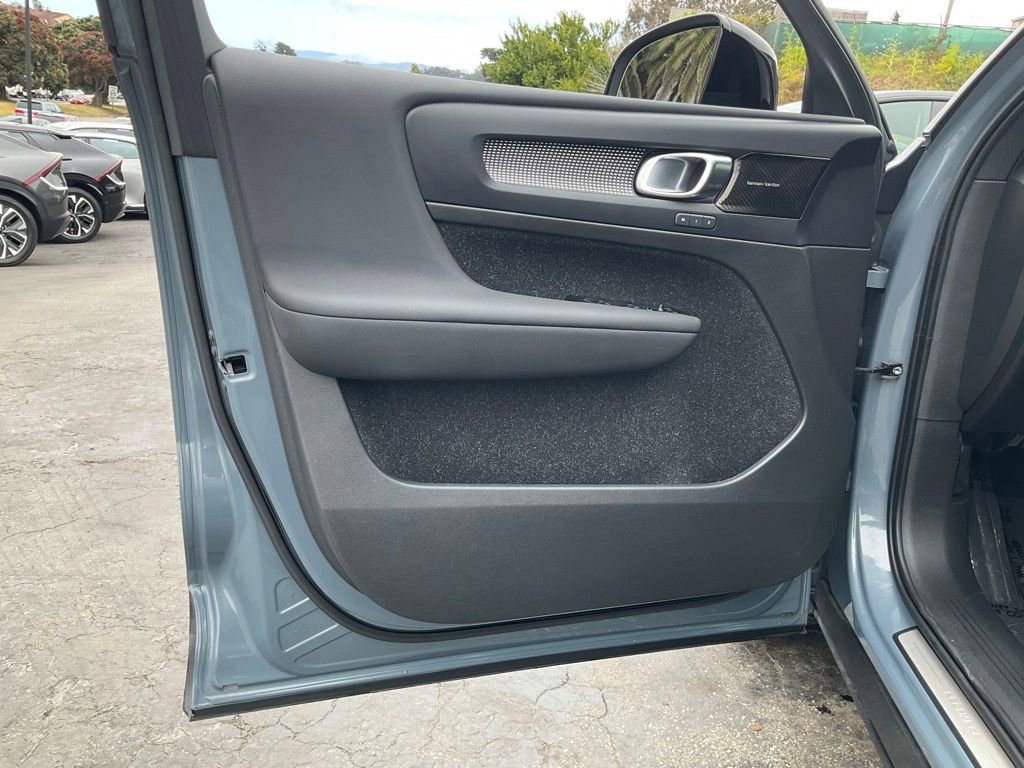 Used 2021 Volvo XC40 P8 Recharge AWD/4WD image 27