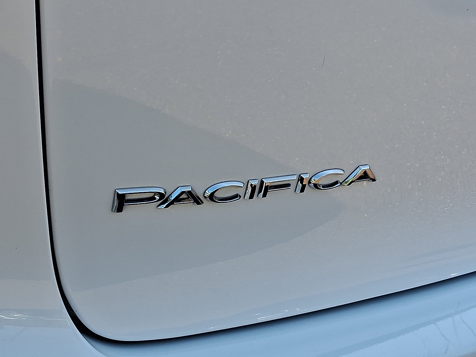 Used 2023 Chrysler Pacifica Touring-L FWD image 32