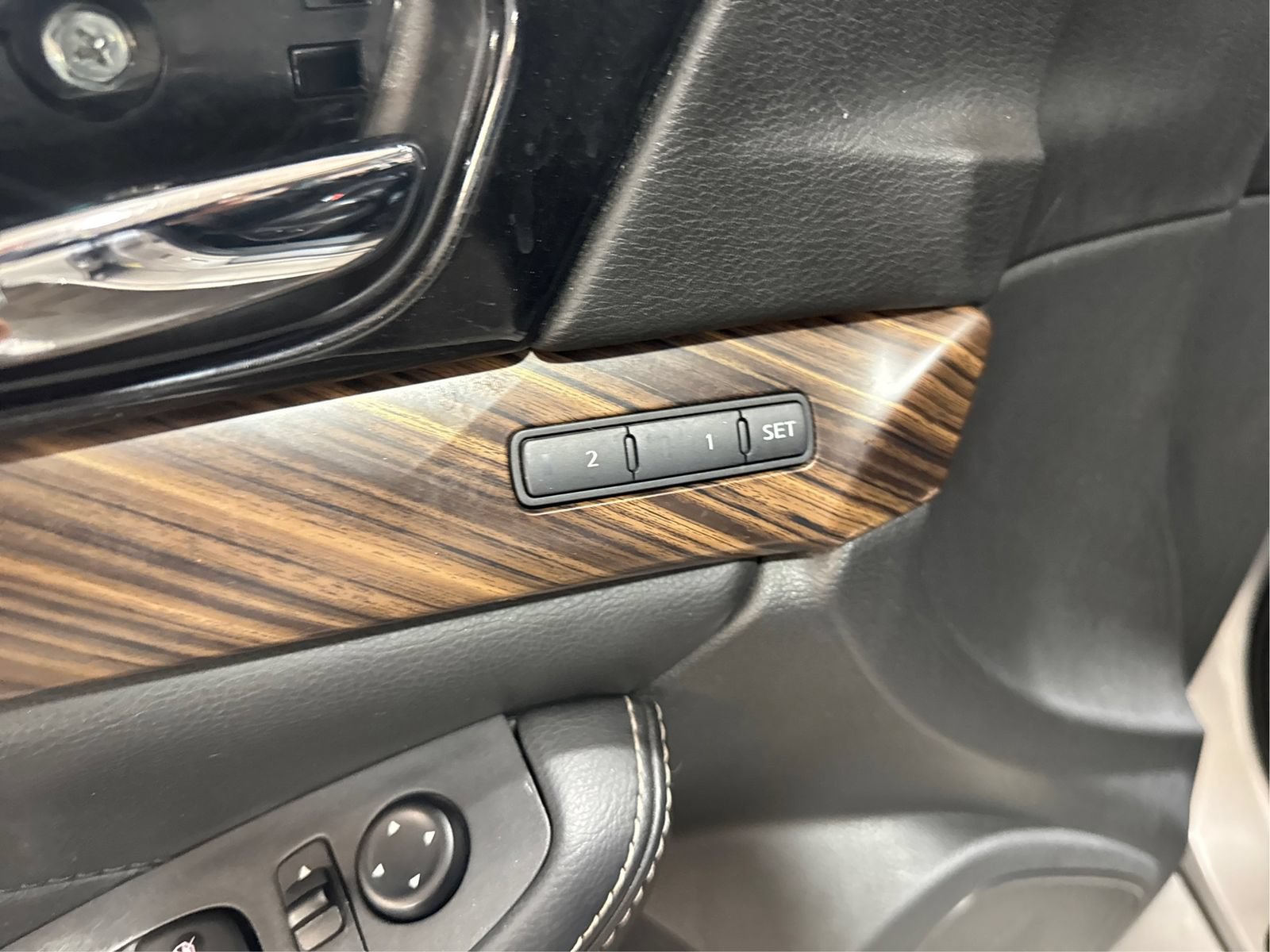 Used 2017 Nissan Maxima Platinum FWD image 22