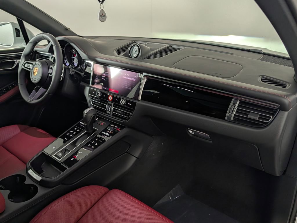 New 2026 Porsche Macan AWD/4WD image 19