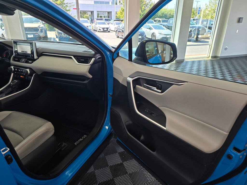 Used 2019 Toyota RAV4 XLE Premium AWD/4WD image 45