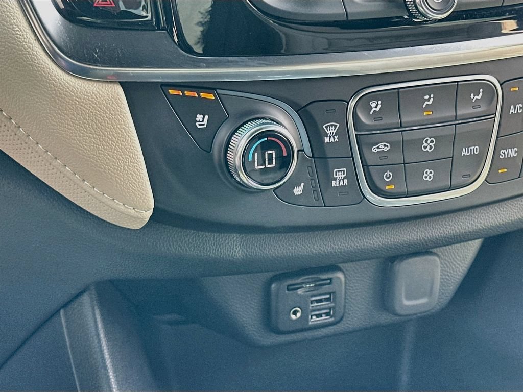 Used 2023 Chevrolet Traverse Premier FWD image 21
