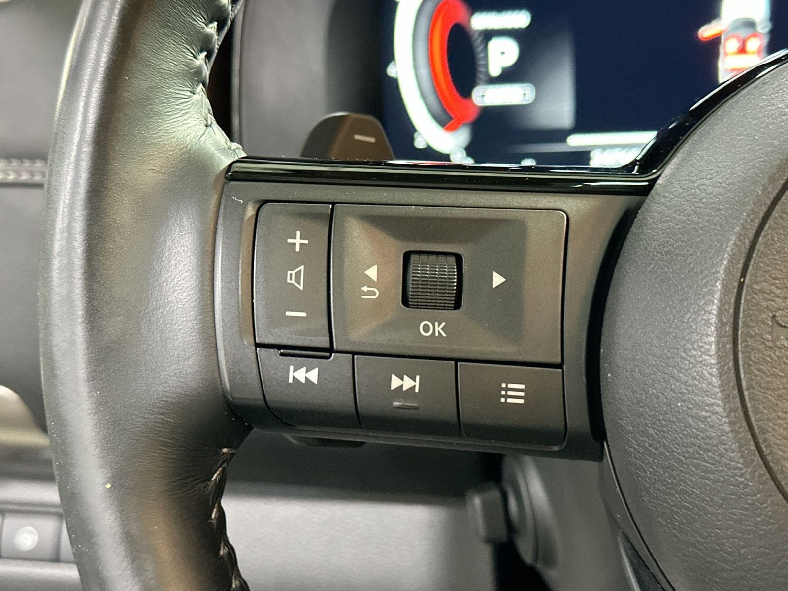 Used 2023 Nissan Pathfinder Platinum image 21