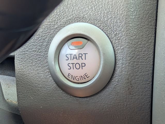 Used 2014 Nissan Versa SL image 24