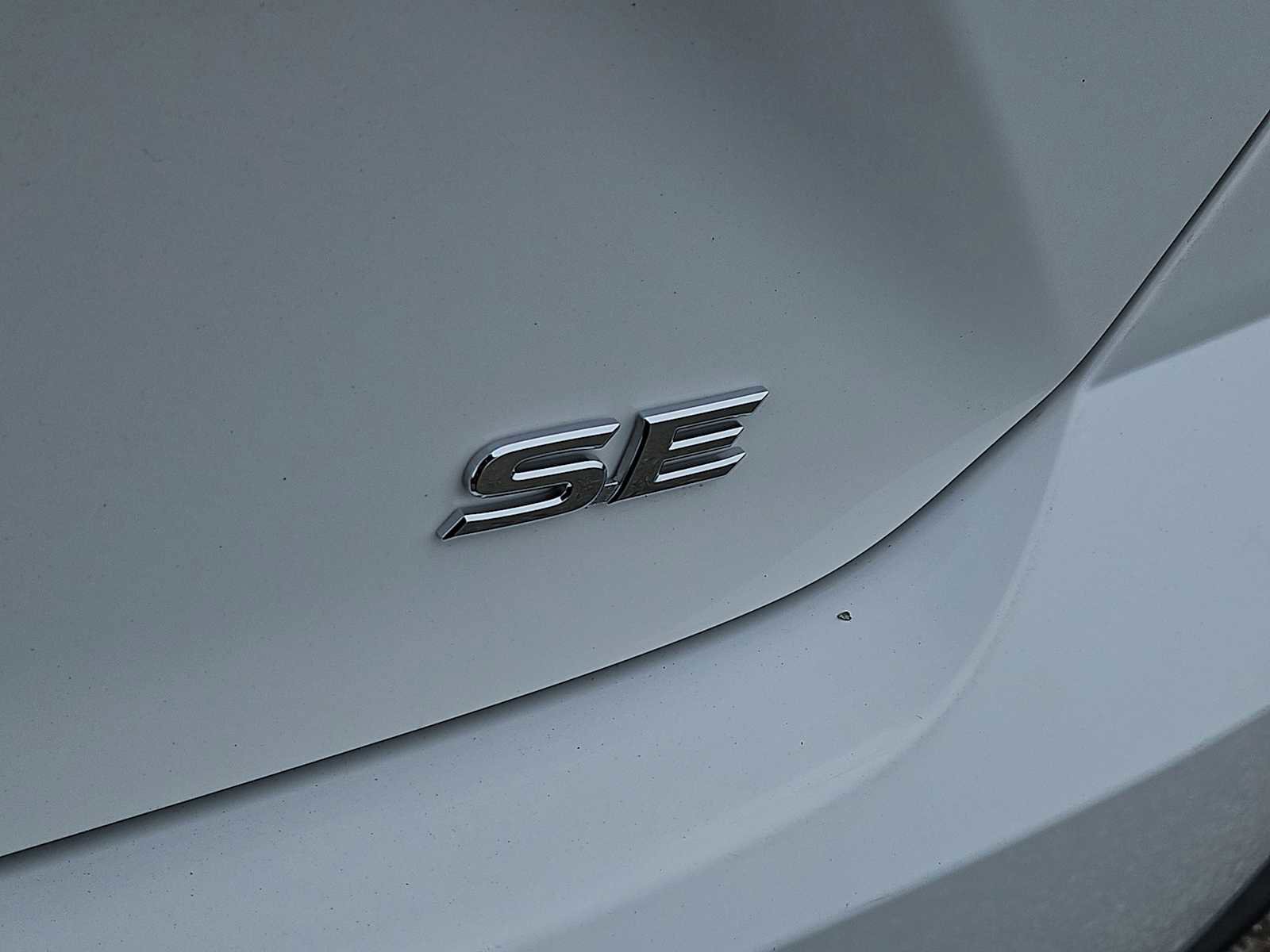 Used 2025 Toyota Camry SE FWD image 12