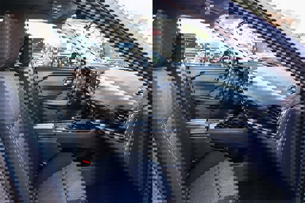 Used 2024 Nissan Rogue SV image 17