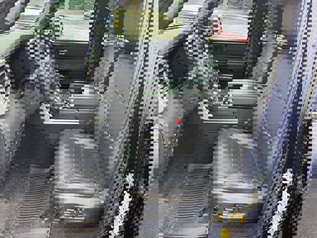 Used 2024 Toyota Tundra Platinum image 9