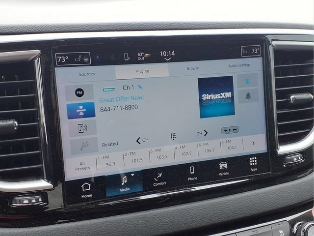 Used 2023 Chrysler Pacifica Touring-L FWD image 8