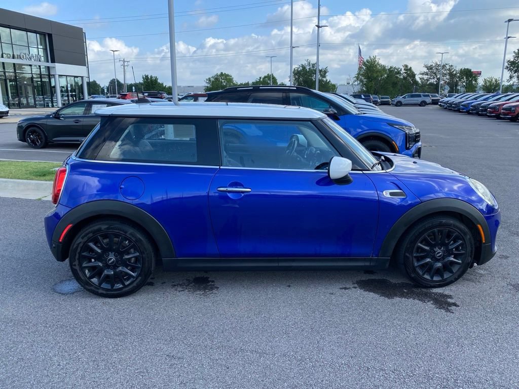 Used 2021 MINI Cooper 2-Door Hardtop FWD image 8