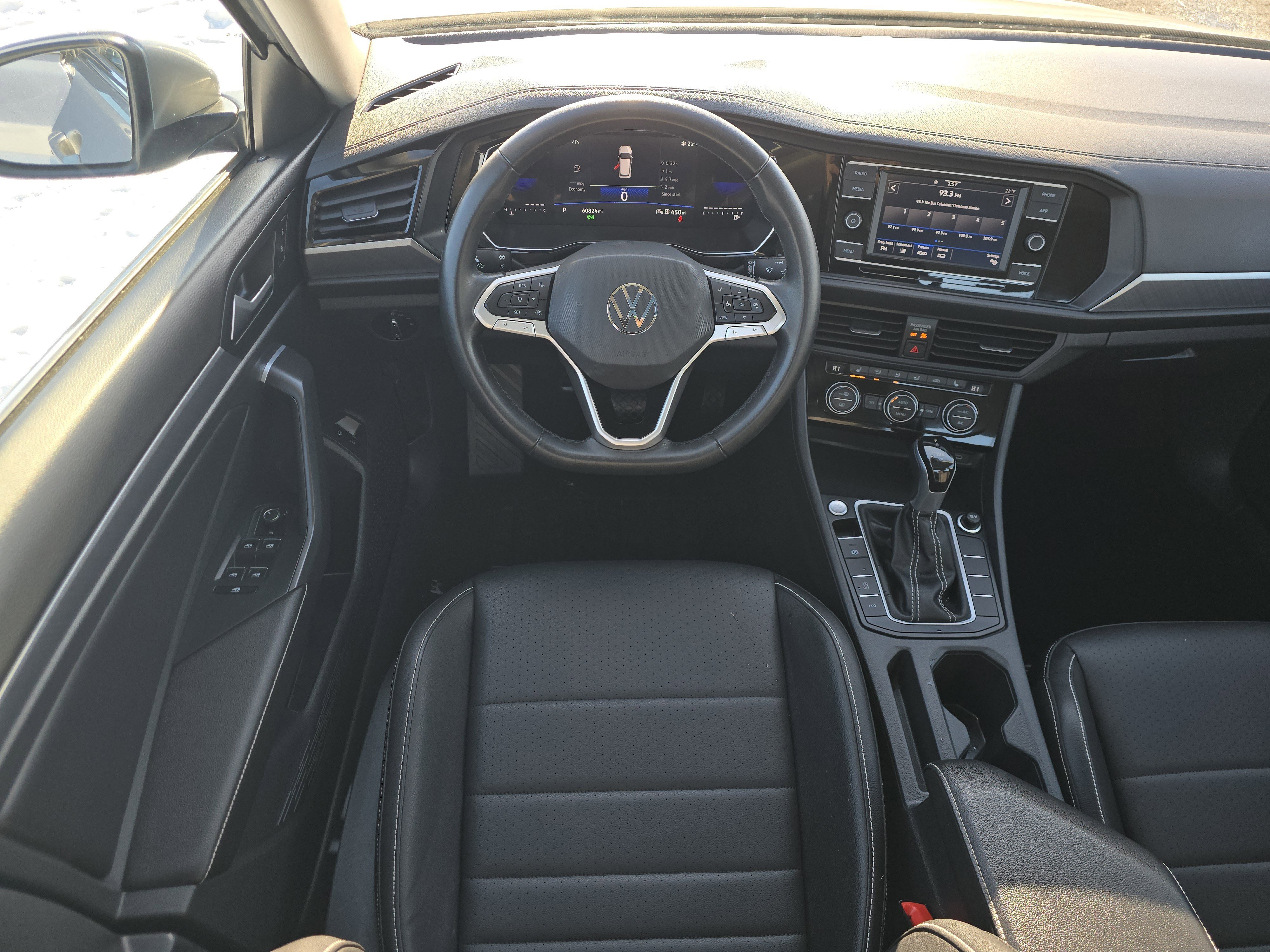 Used 2024 Volkswagen Jetta SE image 19