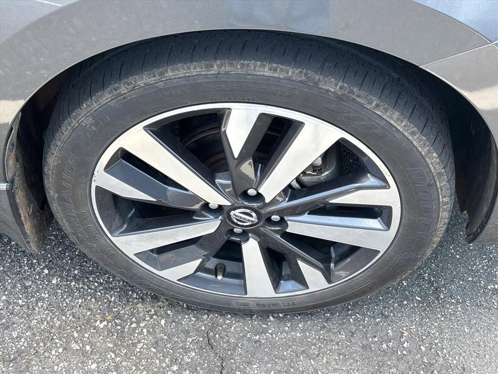 Used 2020 Nissan Versa SR image 15